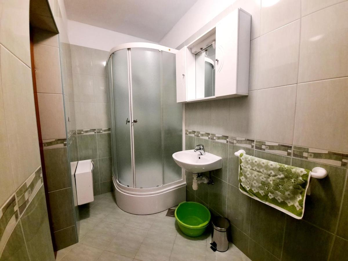 Lovely 3-Bedroom Apartment With Breathtaking View Dugi Rat Exterior foto
