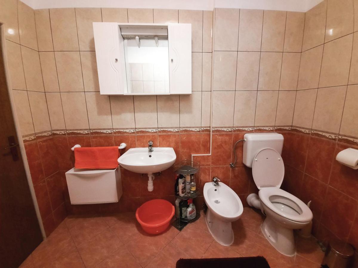 Lovely 3-Bedroom Apartment With Breathtaking View Dugi Rat Exterior foto