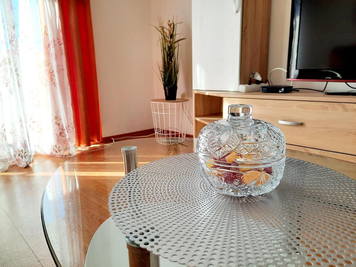 Lovely 3-Bedroom Apartment With Breathtaking View Dugi Rat Exterior foto