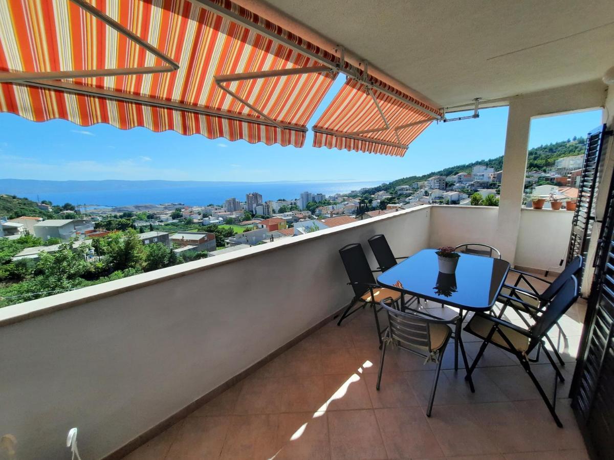 Lovely 3-Bedroom Apartment With Breathtaking View Dugi Rat Exterior foto