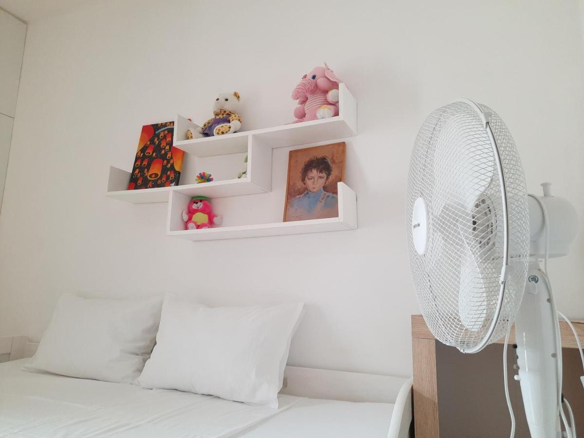 Lovely 3-Bedroom Apartment With Breathtaking View Dugi Rat Exterior foto